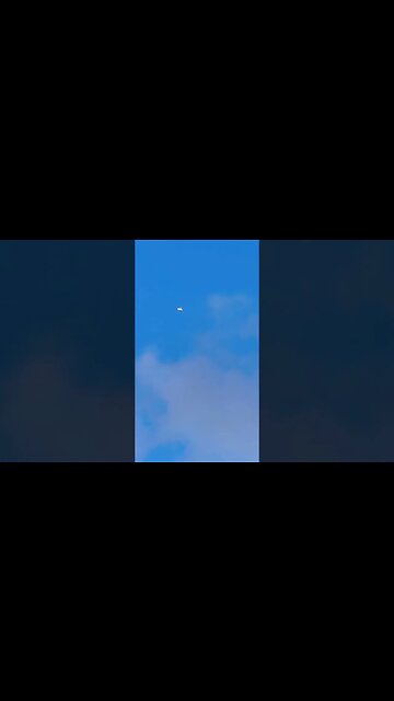 Ghostly plane ! ✈️ providing some #afternoondelight ! 💨💨💨 #shorts