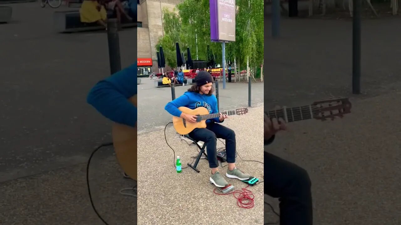 Tocando a música Pegasus Fantasy dos Cavaleiros do zodíaco em Londres