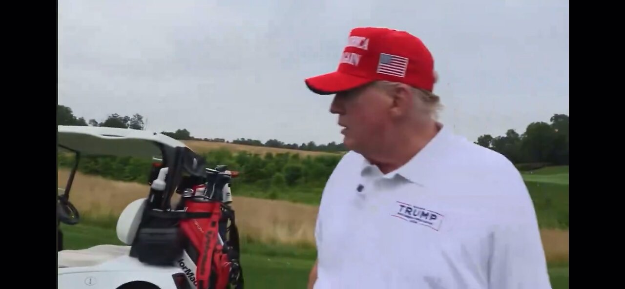 Donald Trump nearly hits Hole in One!