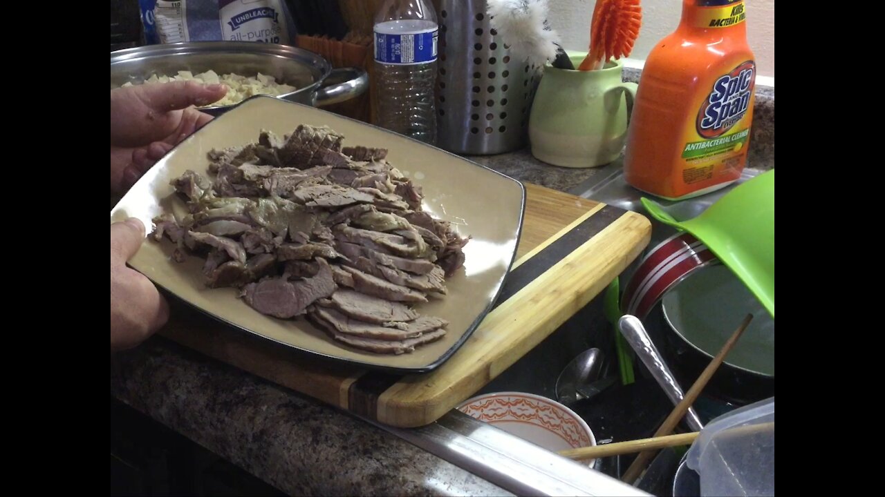 The Chinese Bread Lamb Stew (cooking lamb and broth) 羊肉泡馍（制作羊肉和羊肉汤）