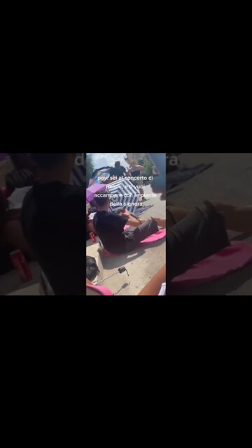 Ecco cosa succede quando ti accampi con le piante della signora!