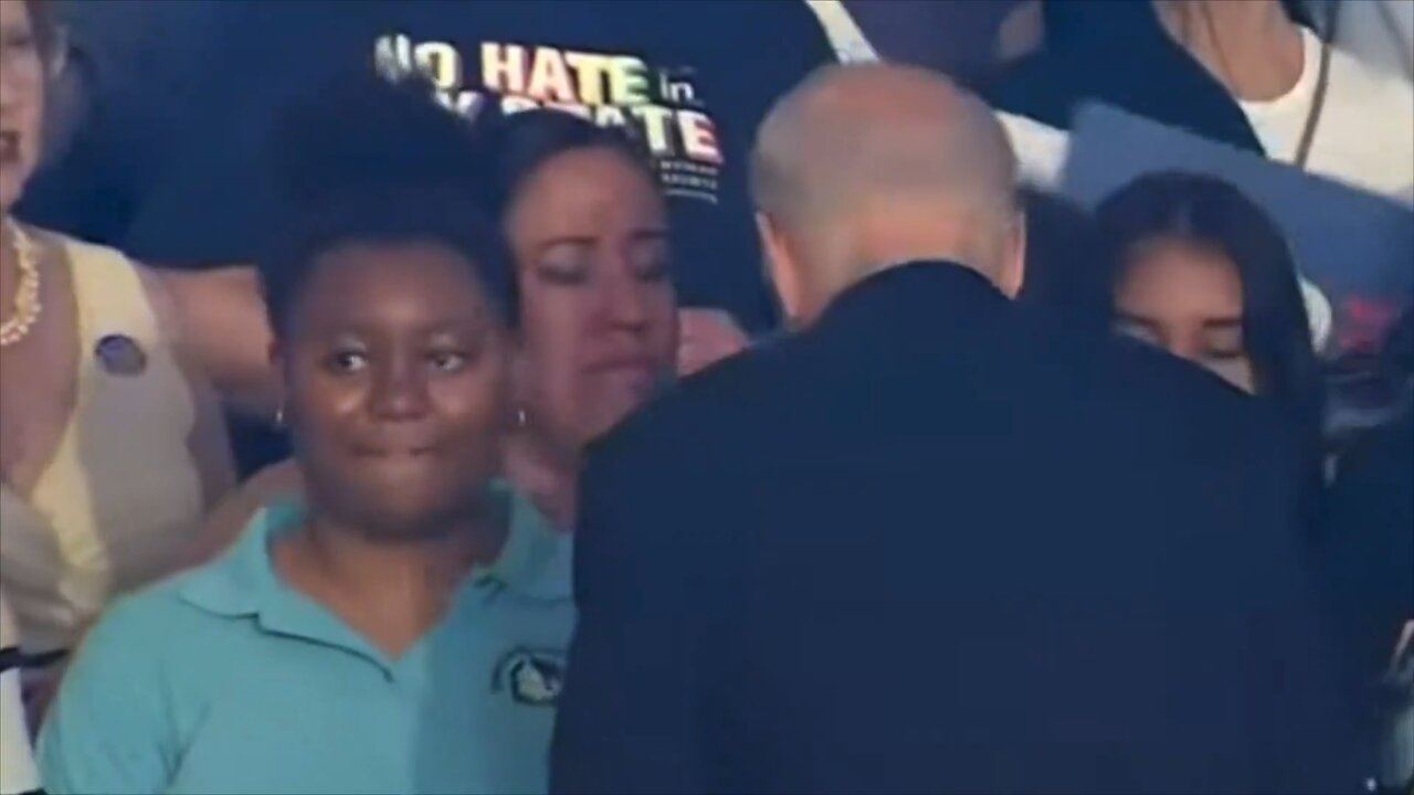 🚨 BREAKING: BIDEN SNUBS BLACK GIRL FOR WHITE WOMAN