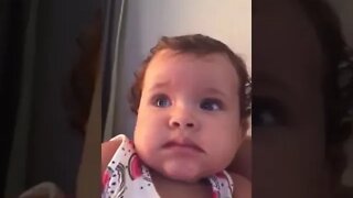 FIQUEI MUITO ASSUSTADA ASSISTINDO TV #infantil #crianças #bebe #brincadeira #viral #shorts