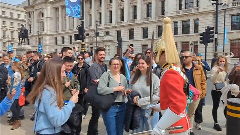 Tourist Shouts oh god when the guard shout make way #horseguardsparade