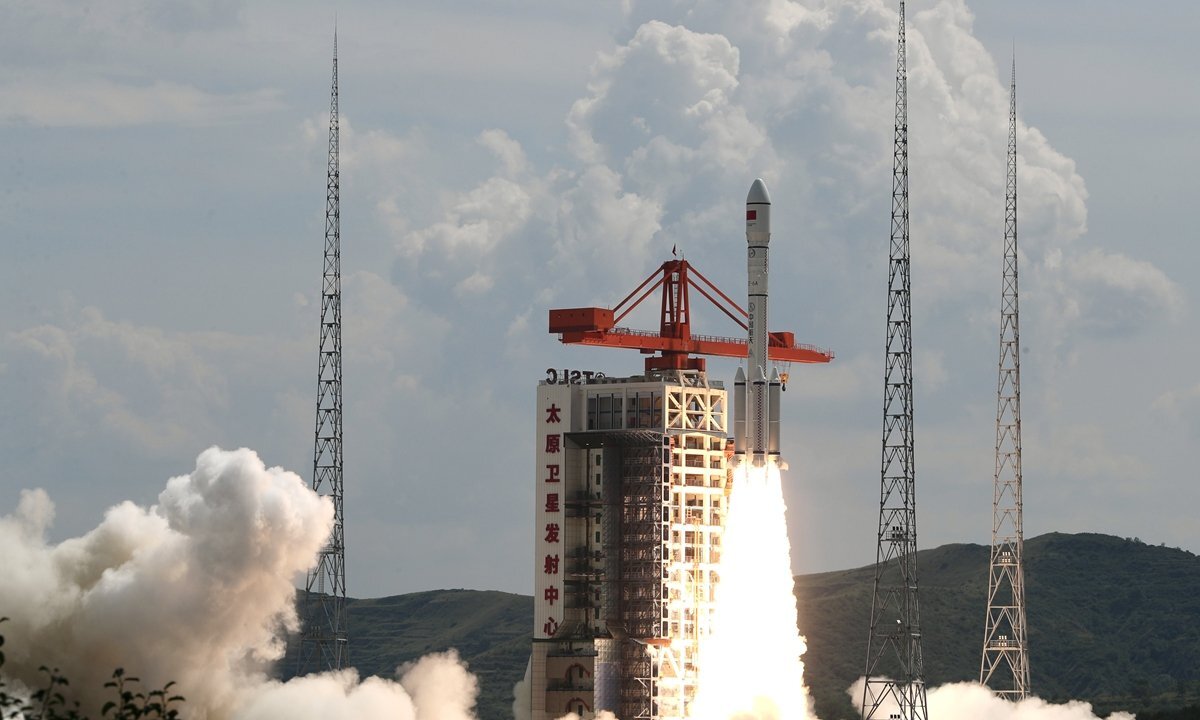 China Is Building Its Own Starlink | U.S. Officials "Worried"