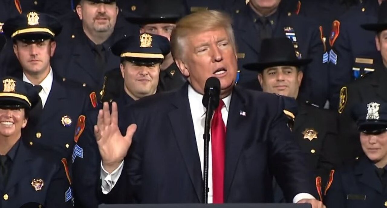 LEFT ATTACKS TRUMP FOR GOING TO FUNERAL,WELL COP TELLS TRUE STORY OF POLICE AND TRUMP