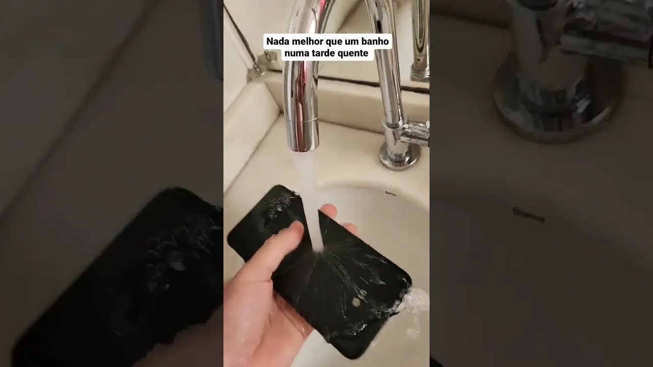 Dêem um banho no celular de vocês! Eles merecem o refresco
