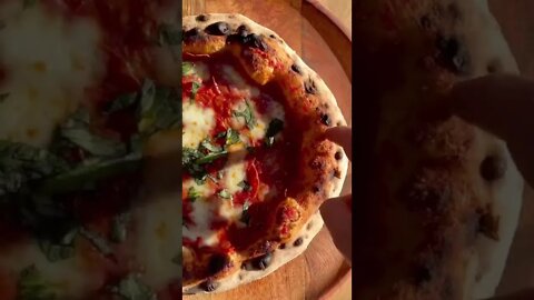 Puff or crunch? What crust do you like better? | @doughballdisco on IG 🍕🇺🇸 #shorts #pizza