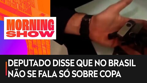 Deputado Eduardo Bolsonaro explica que foi ao Catar entregar pendrive