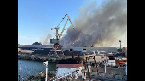 🔥👀 In Rostov, there is a strong fire near the port area!