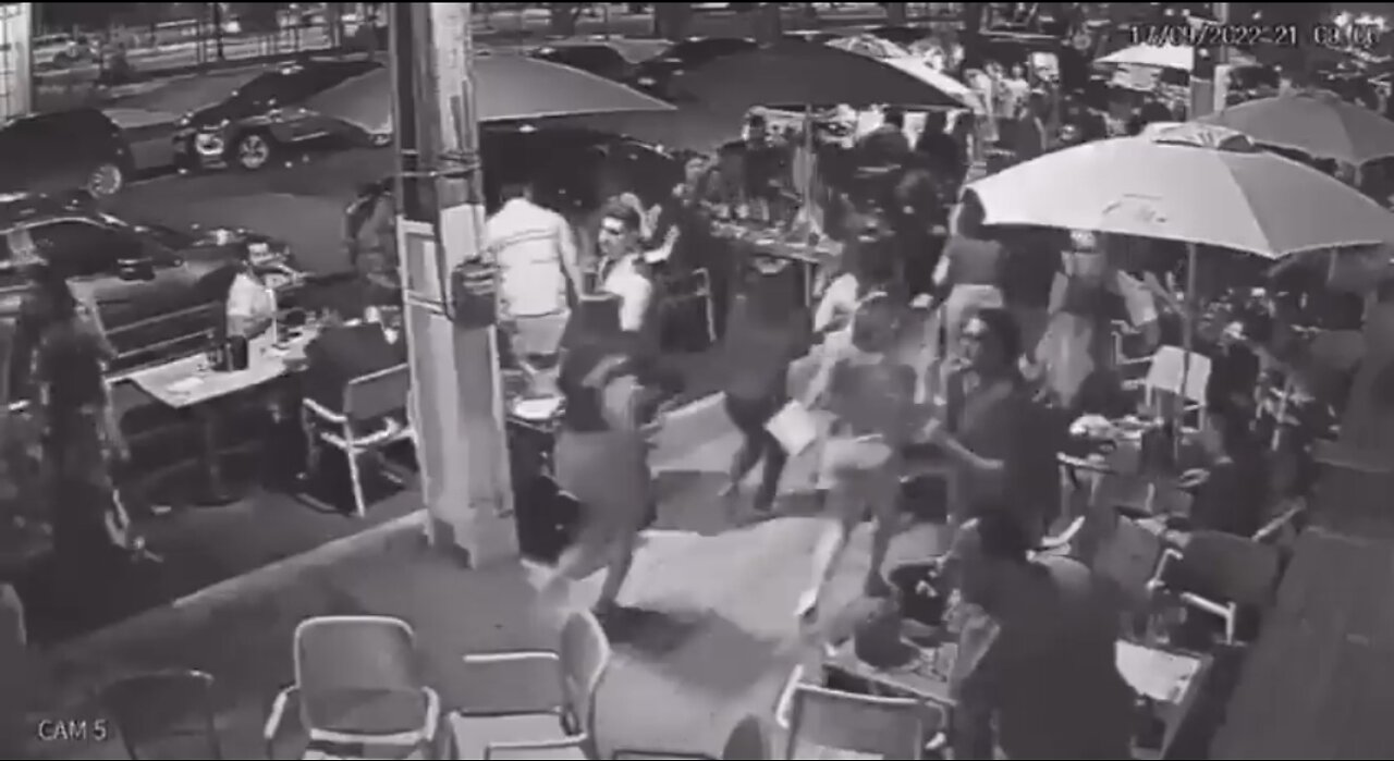 Customers Flee Bar As CrossFit Exercise Group Mistaken For Robbers