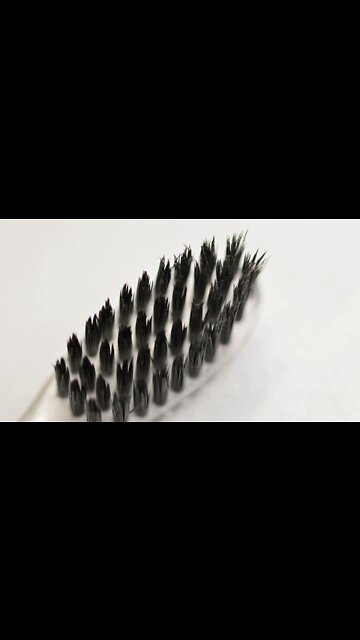 Como usar uma escova em cabelos cacheados