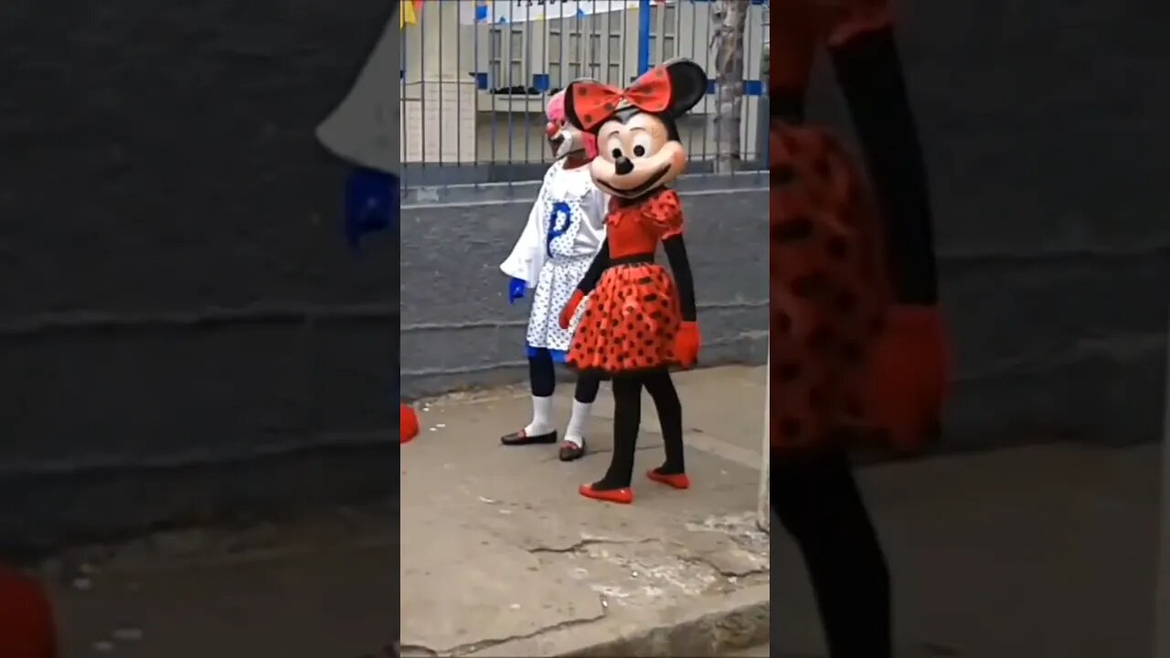 ALEGRIA DAS CRIANÇAS NA PRAÇA, COM FOFÃO, PATATI, FOFONA E MINNE MOUSE DANÇANDO PASSINHOS, LIKE