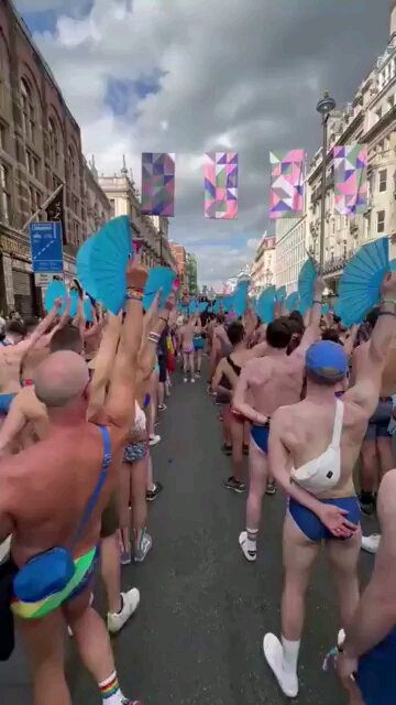 British "Special Forces" are facing the Islamic invasion of the UK. WHAT THE HELL?