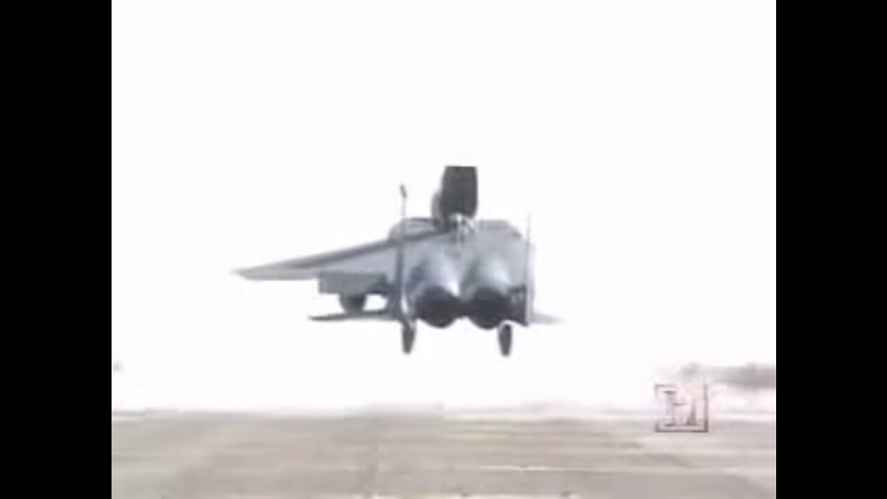 F-15 pilot lands damaged aircraft with only one wing / טייס F-15 נוחת מטוס פגום עם כנף אחת בלבד