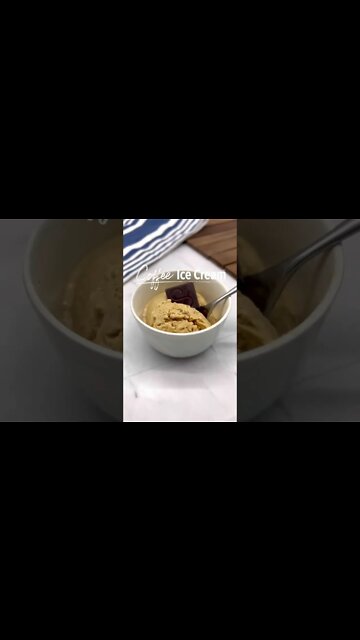 Turn this healthy Coffee Ice Cream recipe into a Christmas and Holiday Treat! #coffee #Christmas