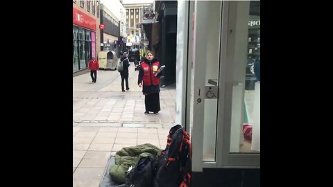 This Big Issue Seller's got some Big Issues #droppaman