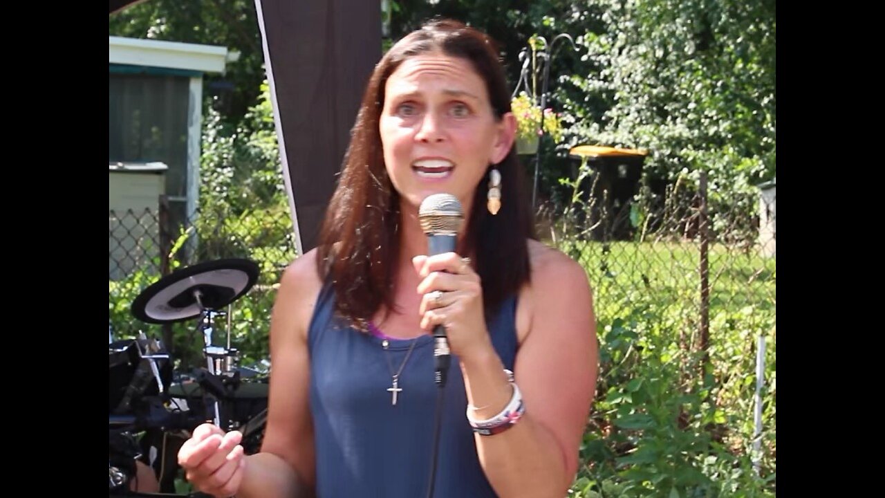 Lindee Brill Speaks at Chicken Burn event: a rallying cry for patriots