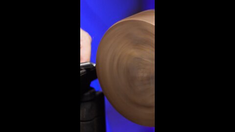 Woodturning a beautiful walnut bowl