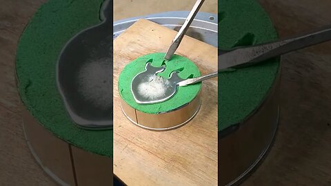 Silver art in Kinetic Sand #shorts