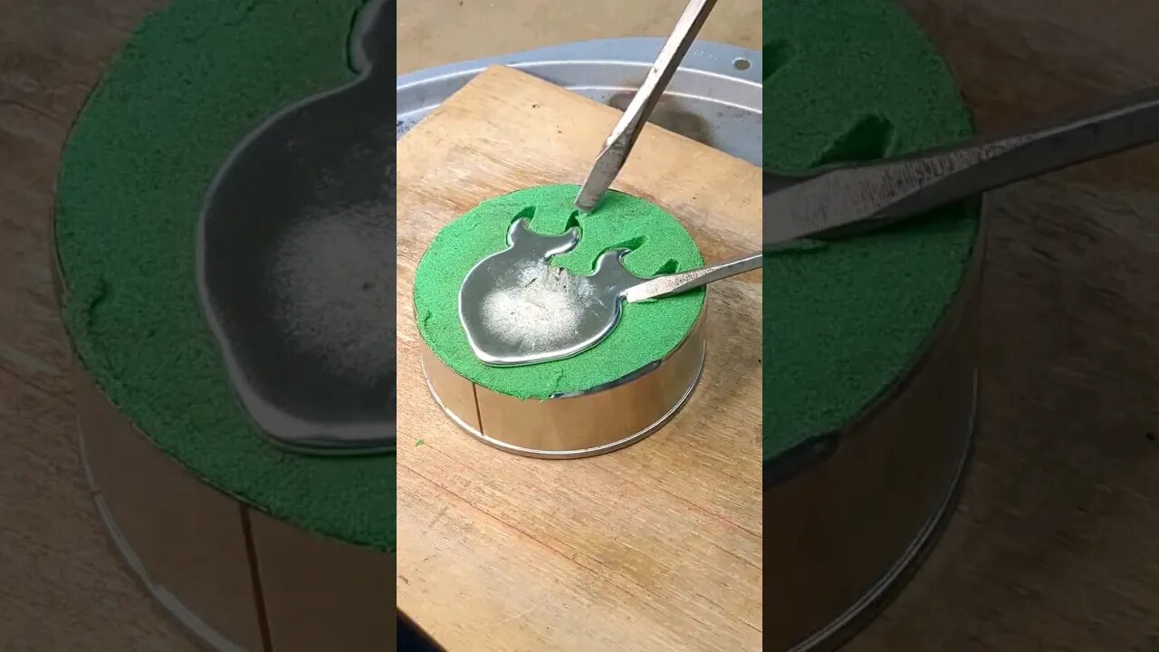 Silver art in Kinetic Sand #shorts