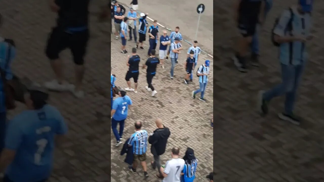 Fila para acessar o estádio, apesar de grande, estava fluindo bem.