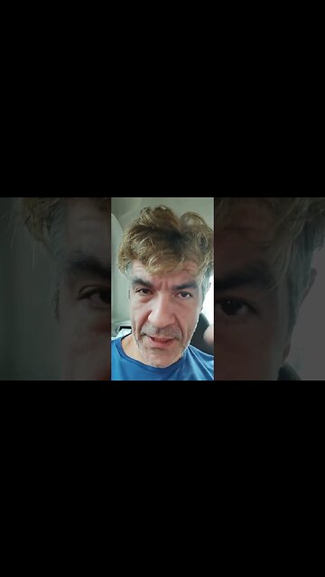 no Dragon Fest em São Vicente expondo e vendendo quadros pintados a mão