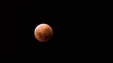 Time-lapse av blå til blodrød supermåne i Australia