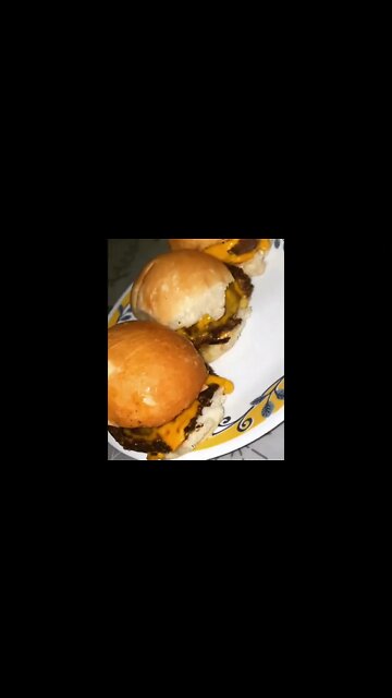 Cheeseburgers paradiso | @machinegunfoodie on IG 🍔 #shorts
