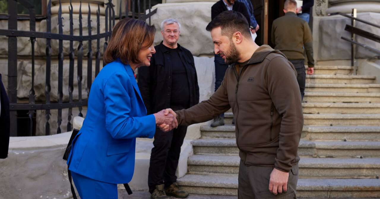 Pelosi, US Lawmakers Meet Zelenskyy in Surprise Visit to Kyiv