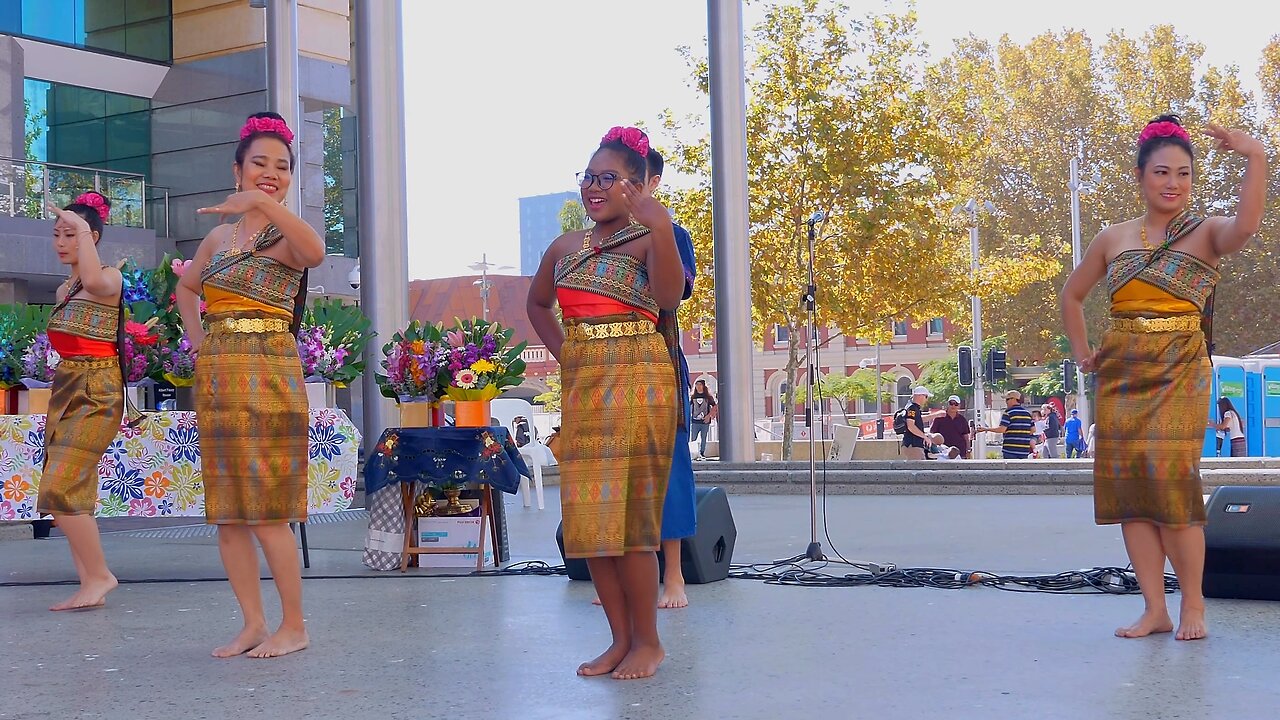 Thai Traditional dance Ram Wong Wan at Songkran Festival in Perth Australia