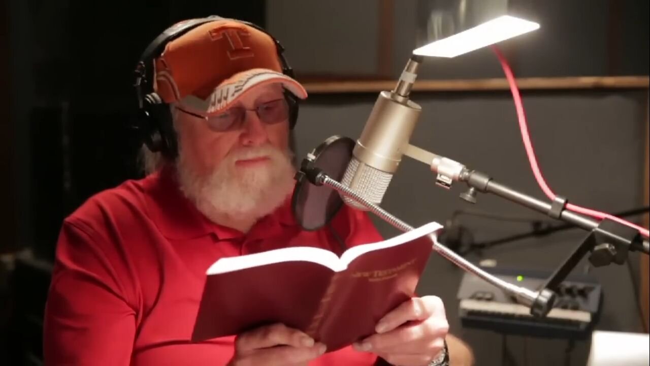 Charlie Daniels reads The Christmas Story from The Book of Luke