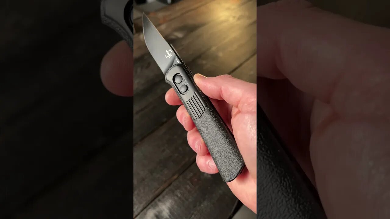 This new gentleman’s automatic knife has class written all over it! #shorts #youtubeshorts