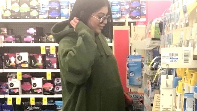 OMG! VERY Pregnant Kylie Jenner SPOTTED Out of Hiding & Shopping at CVS!!!