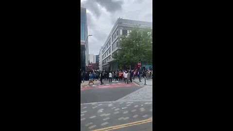 Sheffild, UK: Hundreds of Muslims armed with knives and machetes storming the streets. Peacefully!