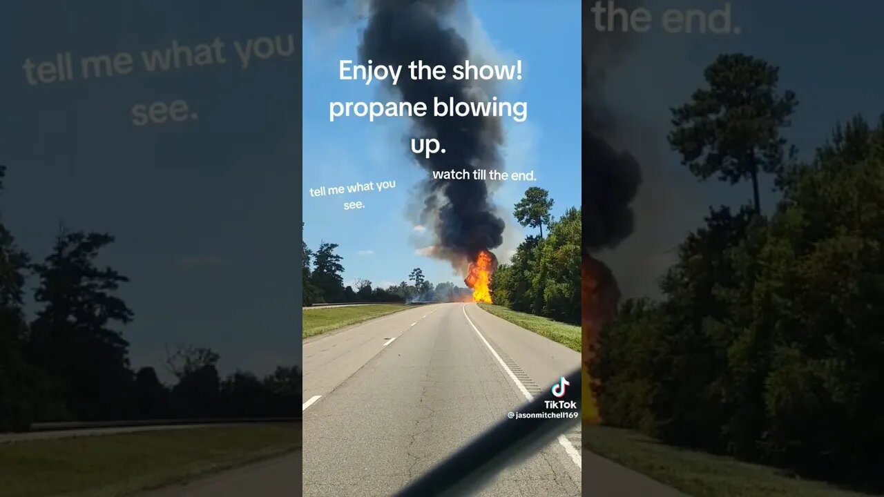 propane exploded 🚒🔥🔥🔥🚒. wow hope everyone is safe 🙏