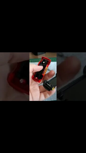 como trocar as rodinhas das miniaturas Hot Wheels