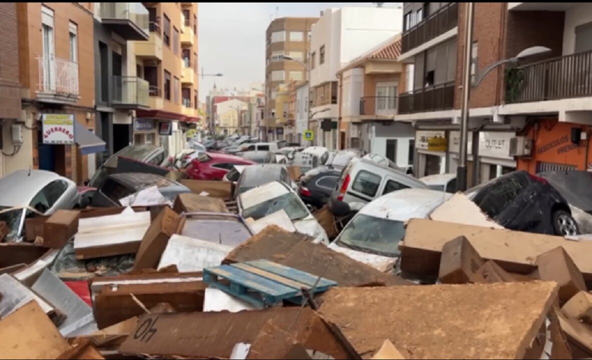 Aftermath of deadly Spain flooding captured in videos OCT 30