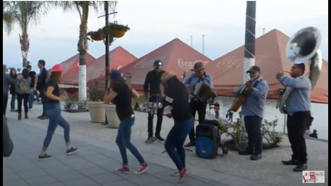 Lake Chapala, Mexico LIVE MUSIC! Girls Dancing to Latin Rhythm, Carnival!