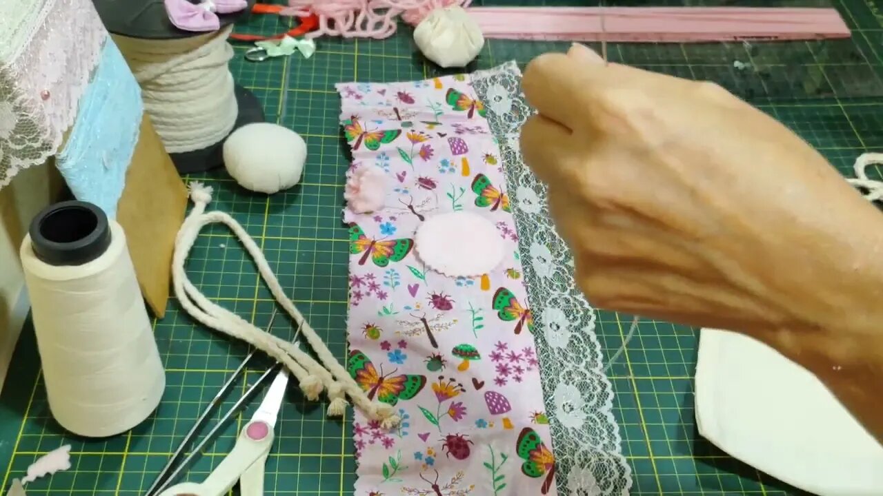 Mini Ecobag com Boneca de Cordão para Lembrancinhas, Fácil para Iniciantes.