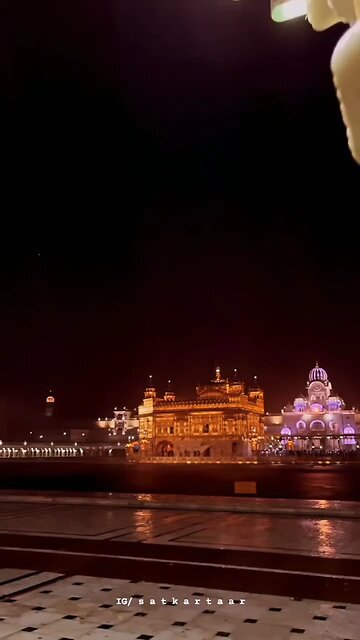 To behold heavenly beauty in this world, look no further than Amritsar's magnificent Golden Temple😍