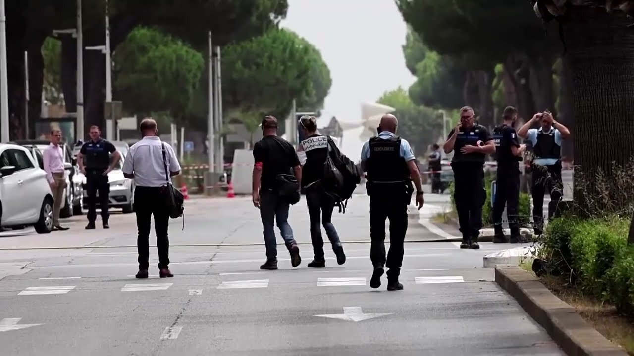 French police hunt for arsonist who targeted synagogue | REUTERS