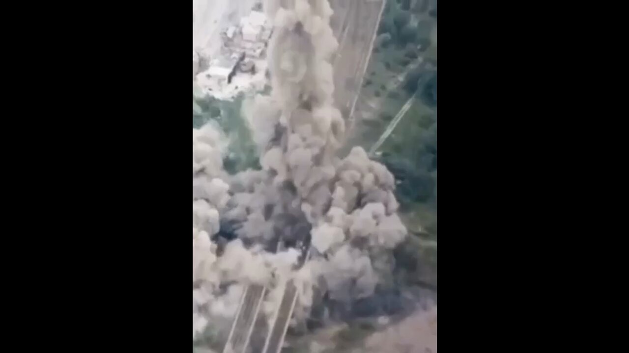 Footage of the UAF blowing up the railway bridge between Rubizhnoye and Severodonetsk LPR in an attempt to stop the Russian offensive