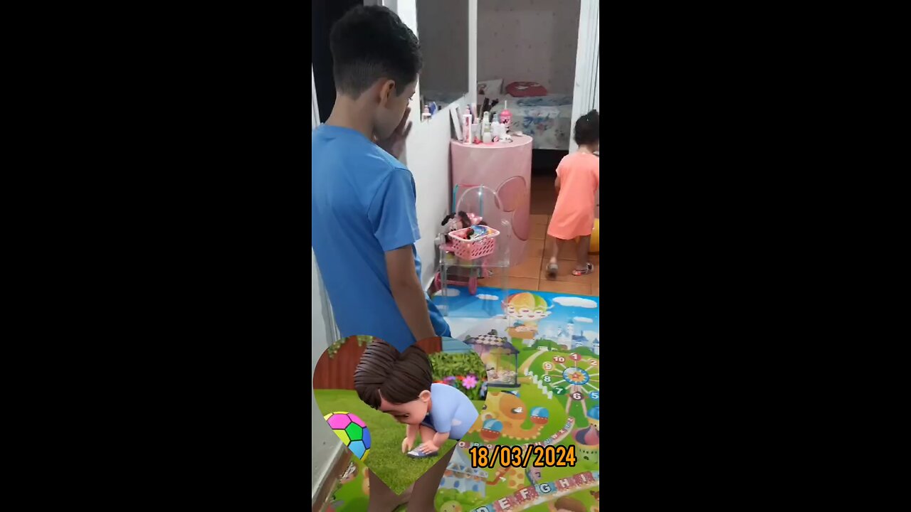 Laura gosta de jogar bola.com o Lucas #crianças #laurinha #jesus #familia #fé