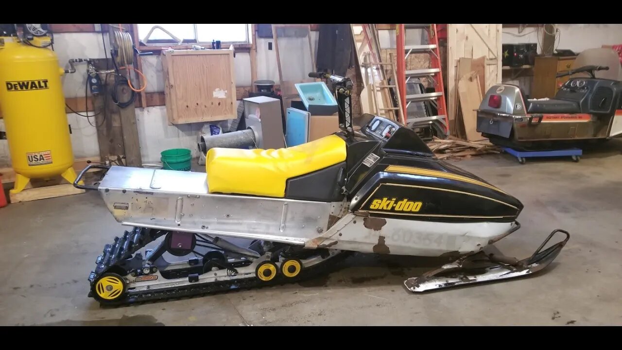 Skidoo Everest mod sled project part 4. Seat, bar risers & some other stuff. Wrapping it up for now.