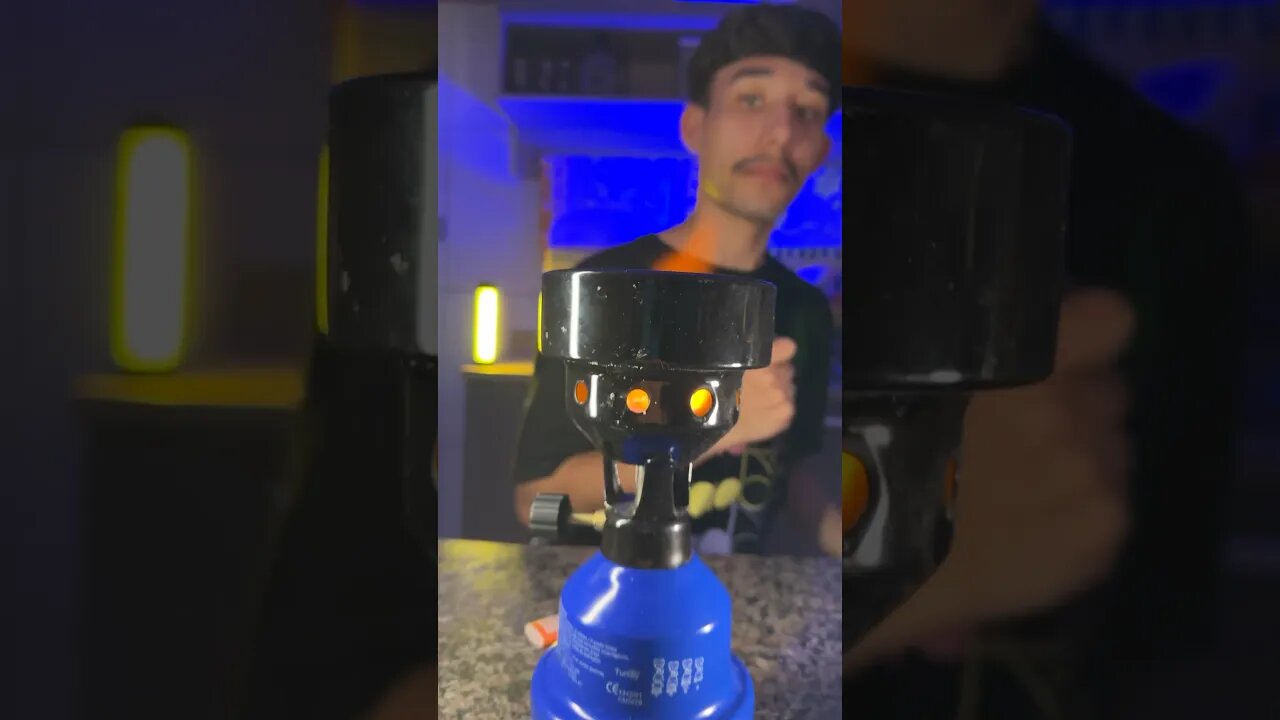 Como acender o fogareiro a gás com medo kkkk! #acender #fogareiro #gas #medo