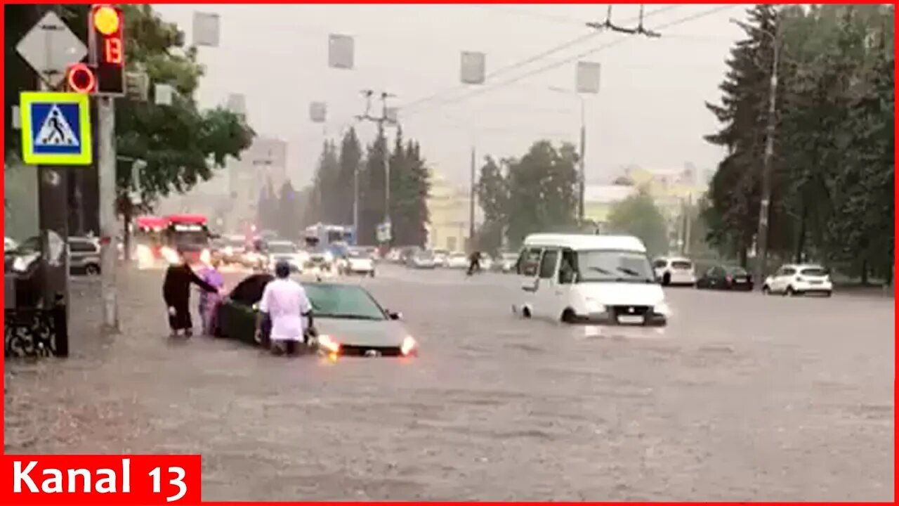 Heavy rains cause floods in Russia’s Novokuznetsk city - Cars, streets are submerged under water