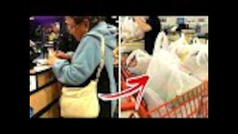 Cashier mocks old lady in supermarket but grandma’s brilliant reply leaves the youngster speechless