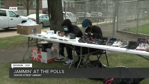 Jammin' at the Poll encourages residents to vote
