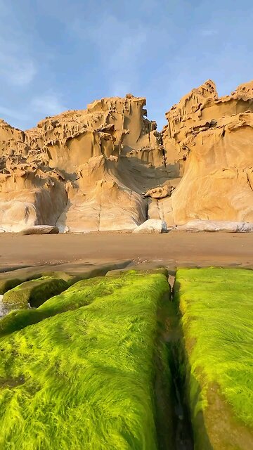 Пляж Мокасар, порт МокамMokasar beach, Moqam port